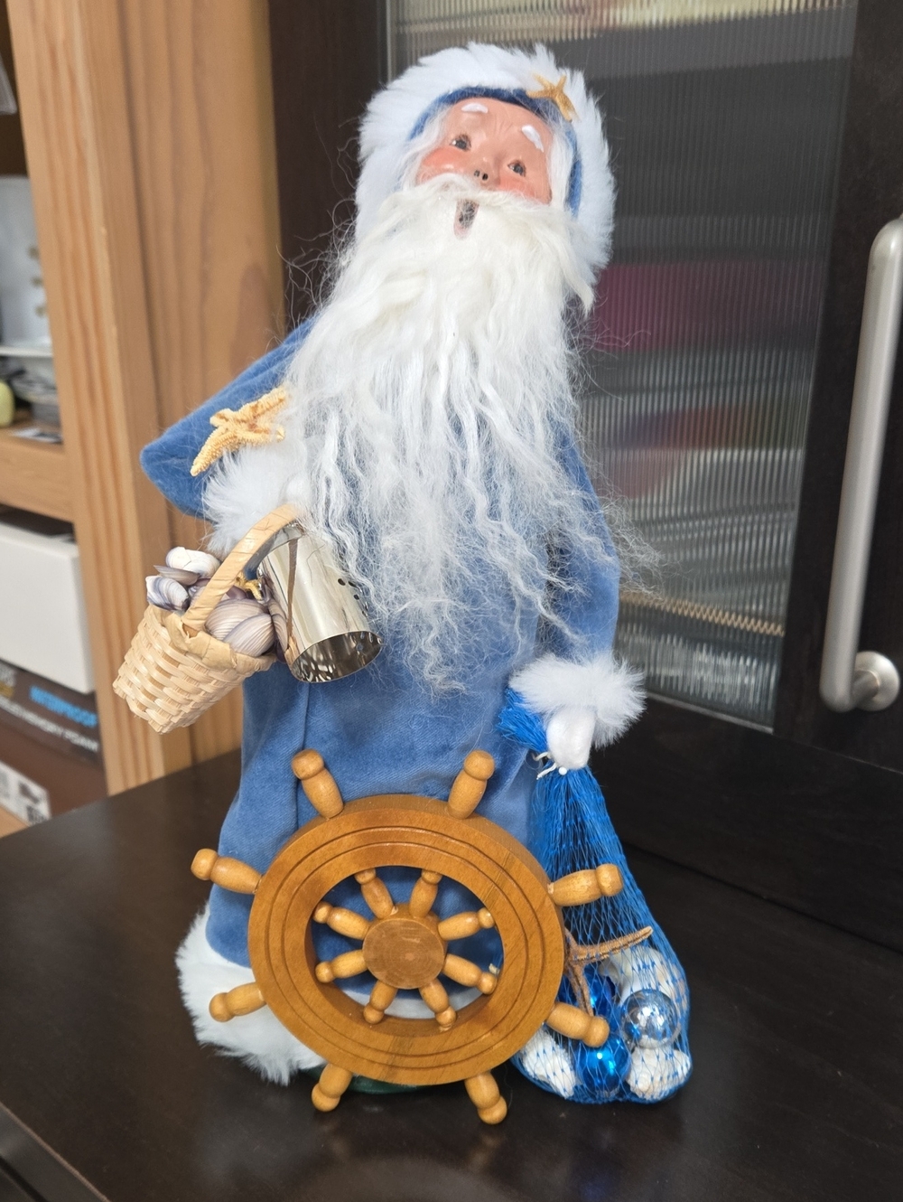 Byers Choice Ltd 2010 Nautical Caroler With Ship's Wheel